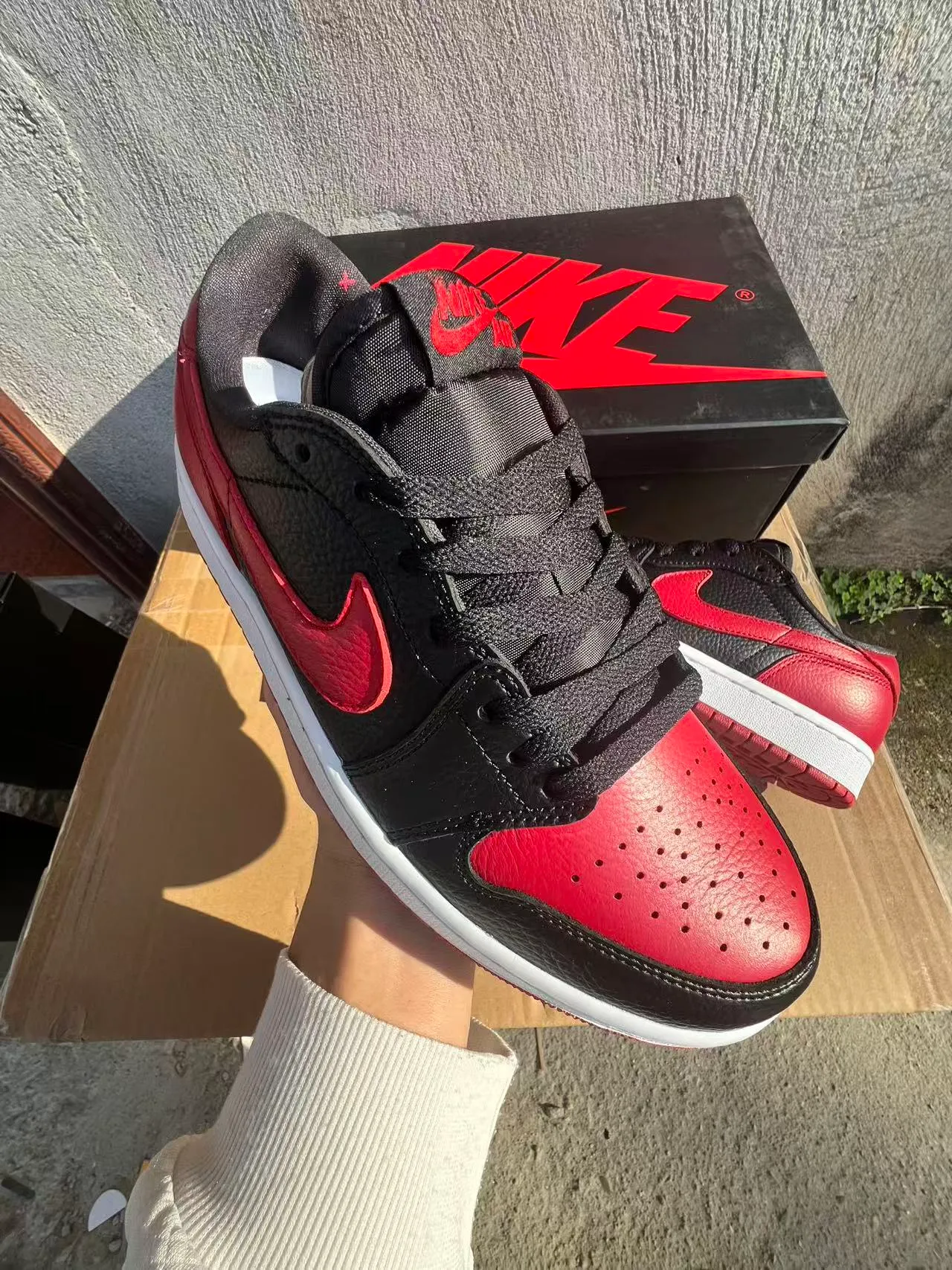 Nike Black Red Pebbled Leather Upper Contrast Overlays Lifestyle Sneakers 2