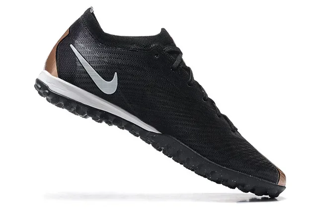 Nike Chaussures de football Turf noir et argent upper knit outsole 3