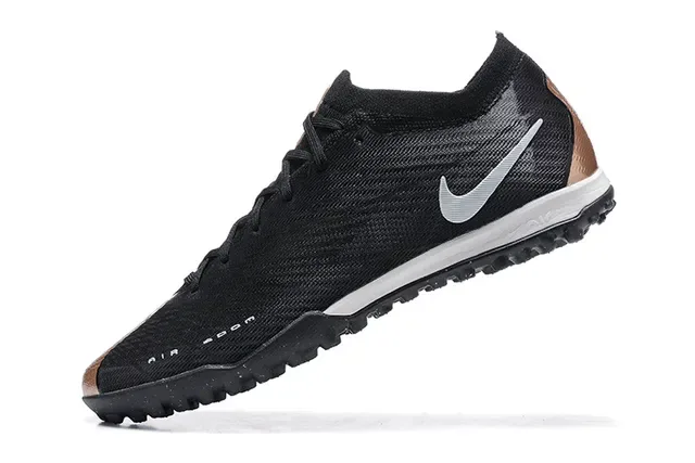 Nike Chaussures de football Turf noir et argent upper knit outsole 4