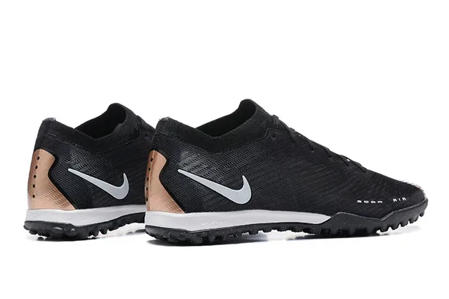 Nike Chaussures de football Turf noir et argent upper knit outsole 5
