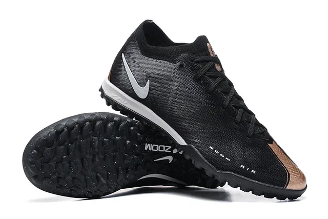 Nike Chaussures de football Turf noir et argent upper knit outsole 6