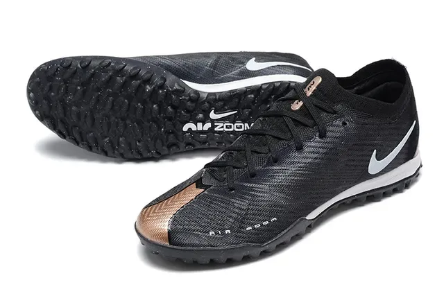 Nike Chaussures de football Turf noir et argent upper knit outsole 7