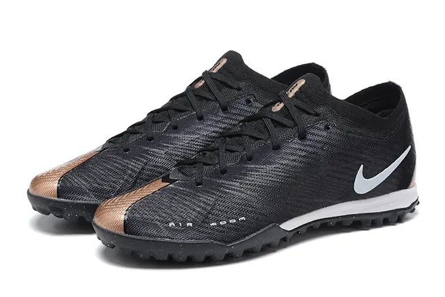 Nike Chaussures de football Turf noir et argent upper knit outsole 8