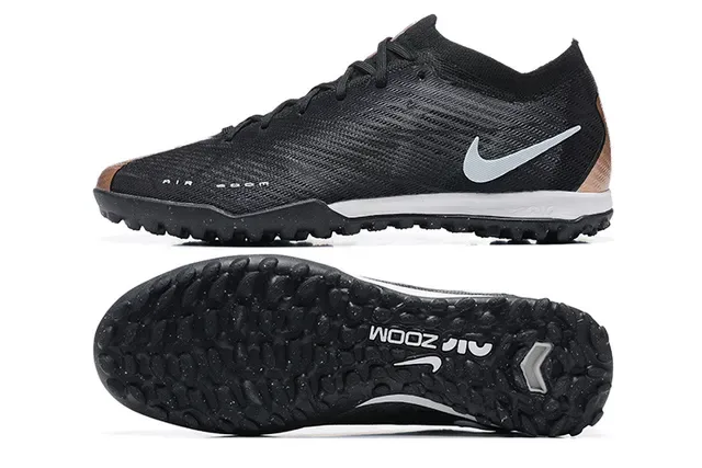 Nike Chaussures de football Turf noir et argent upper knit outsole 9