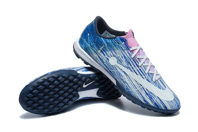 Nike Sapatos de futebol para turf sintéticos de corte baixo com impressão gráfica dinâmica em azul marinho 7