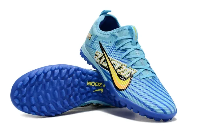 Nike Chuteira Turf Azul e Amarelo Flyknit Leve com Overlay Gráfico Vibrante 4