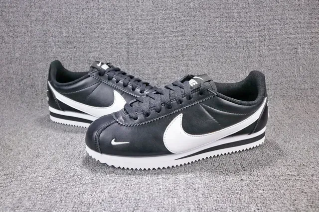 Nike Cortez chaussures lifestyle en cuir noir et blanc 14