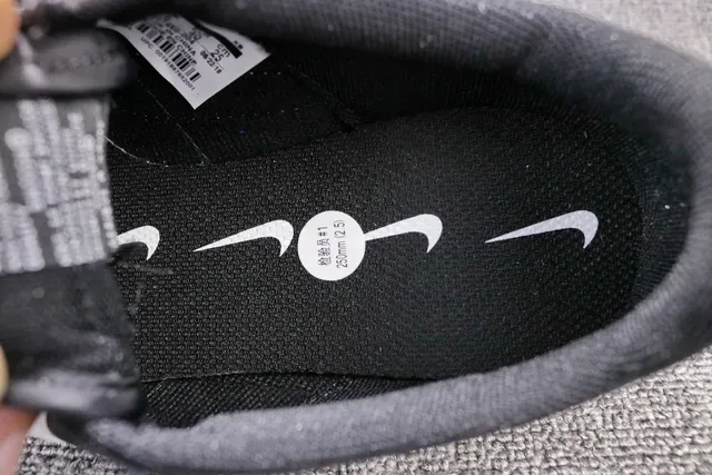 Nike Cortez chaussures lifestyle en cuir noir et blanc 16