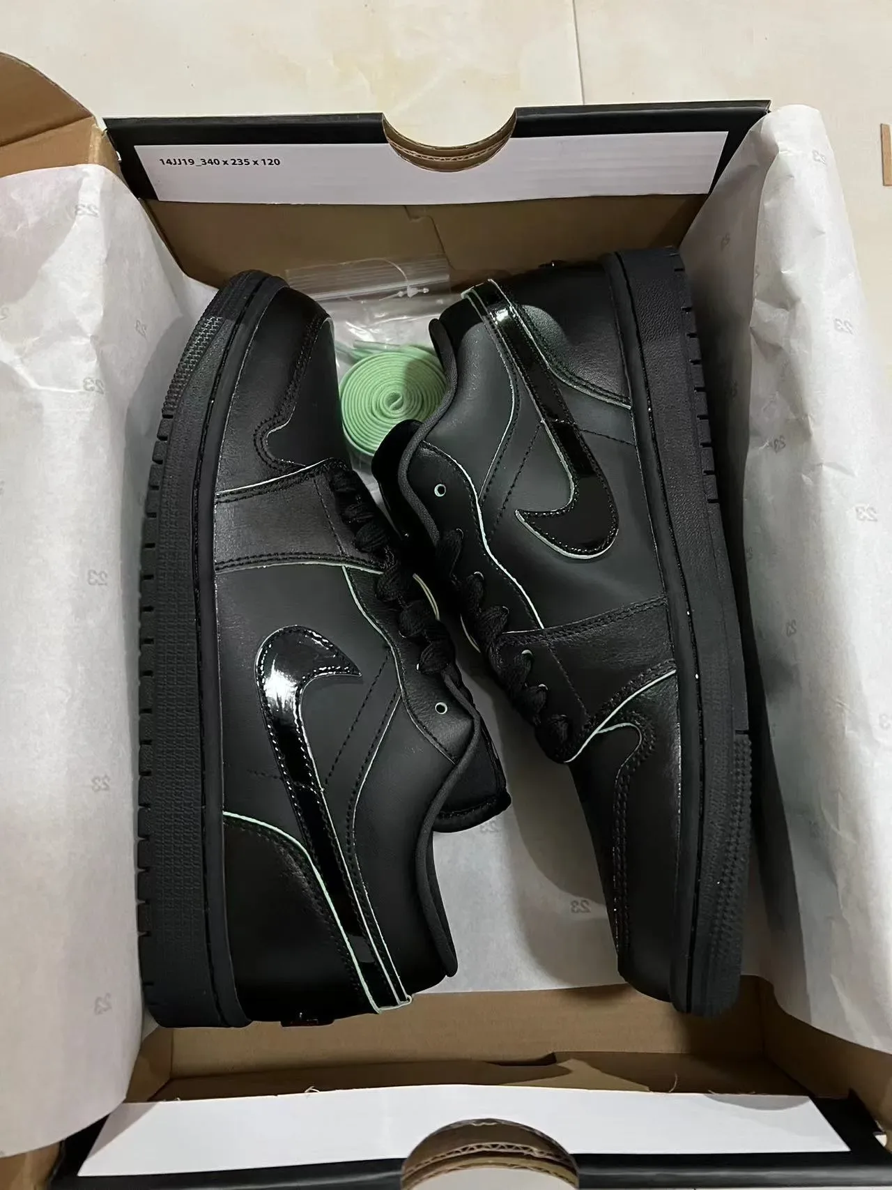 Nike Dunk Low Black Green Leather Upper Glossy Swoosh Overlay Lifestyle Sneakers 9