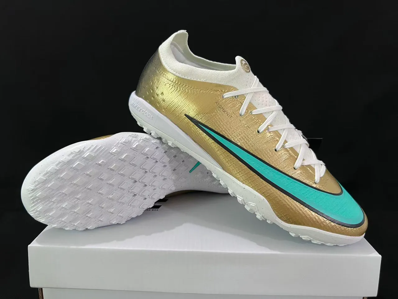 Nike Chaussures de football turf dessus synthétique métallique or bleu talón dégradé 10