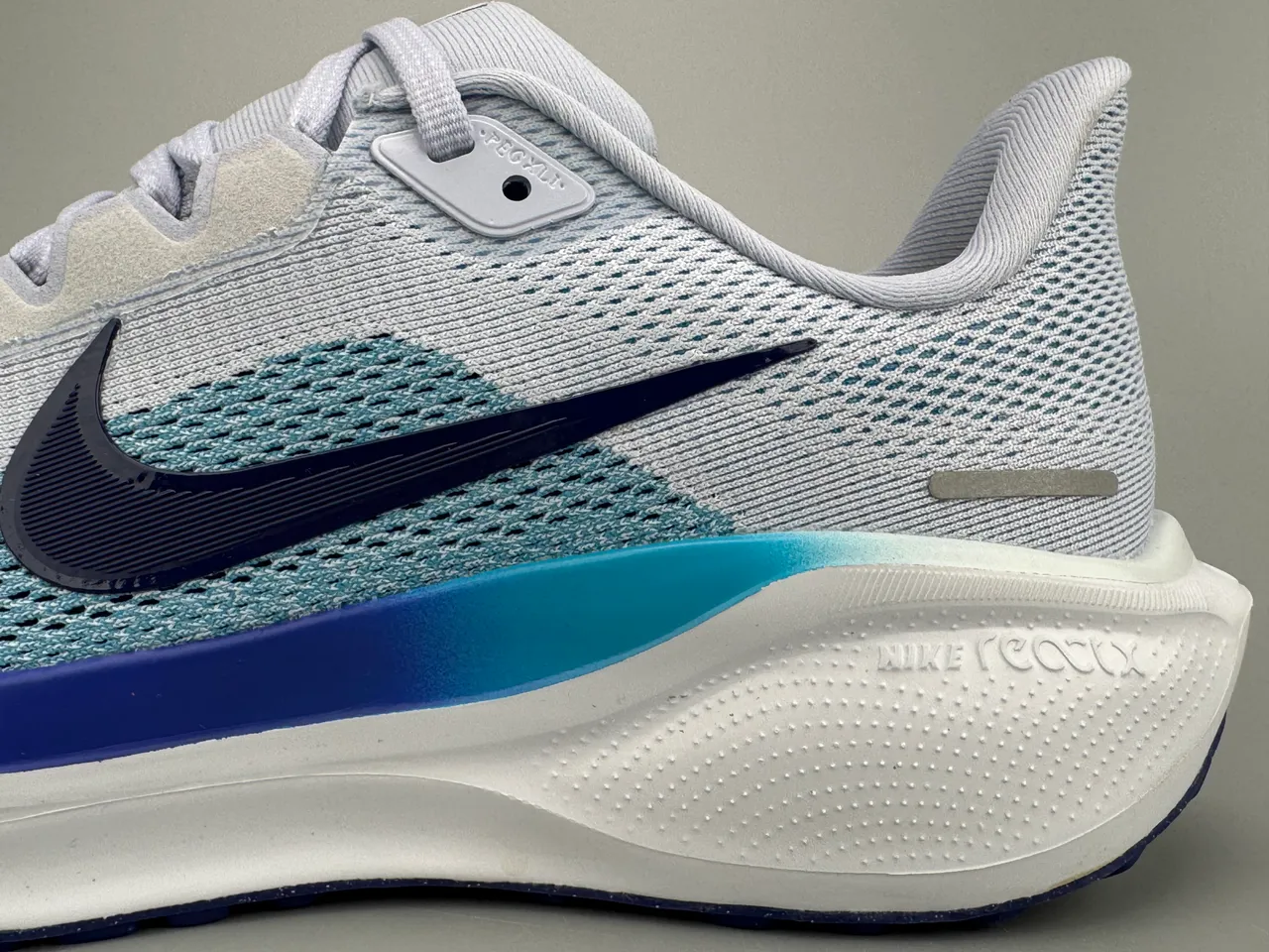 Nike Gray Blue Engineered Mesh Upper Gradient Overlay Running Shoes 7