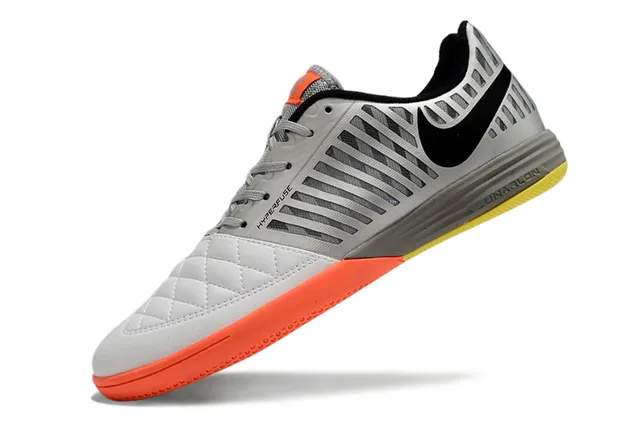 Nike Hyperfuse blanc gris Cage-Overlay Construction Quilted Leather Toe chaussures de soccer indoor 3