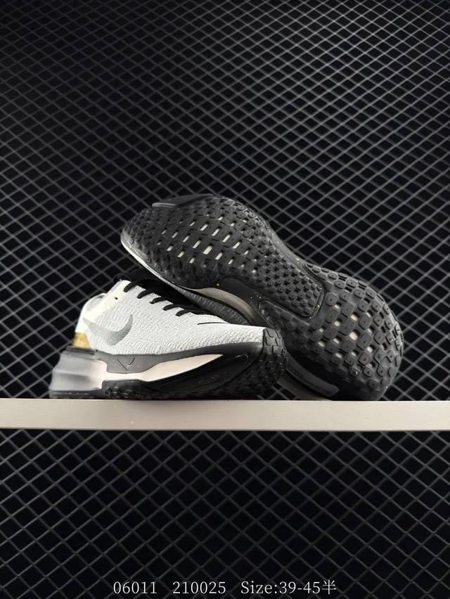 Nike Invincible Run 3 White Black Gold Running Shoes 4