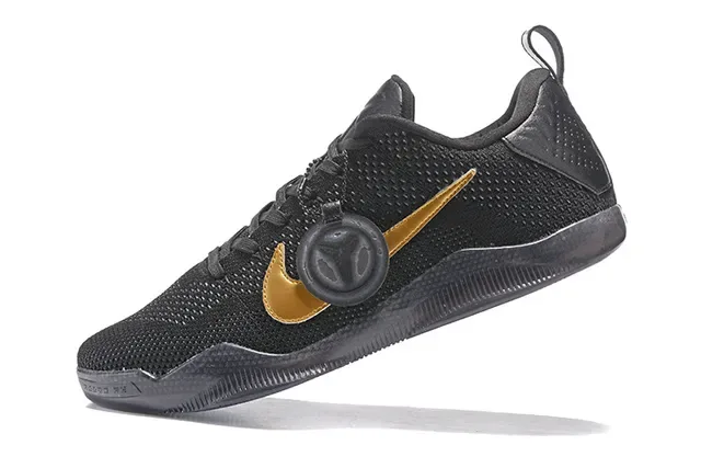 Nike Kobe أسود ذهبي أعلى نسيج Swoosh أكسنت أحذية كرة السلة 4