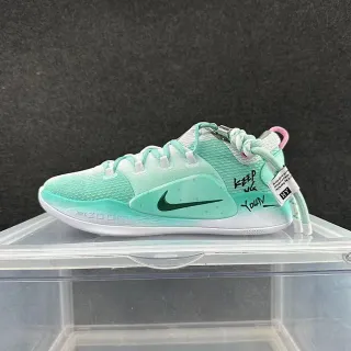 Nike Kyrie लो-टॉप मिंट ग्रीन सफेद बास्केटबॉल जूते