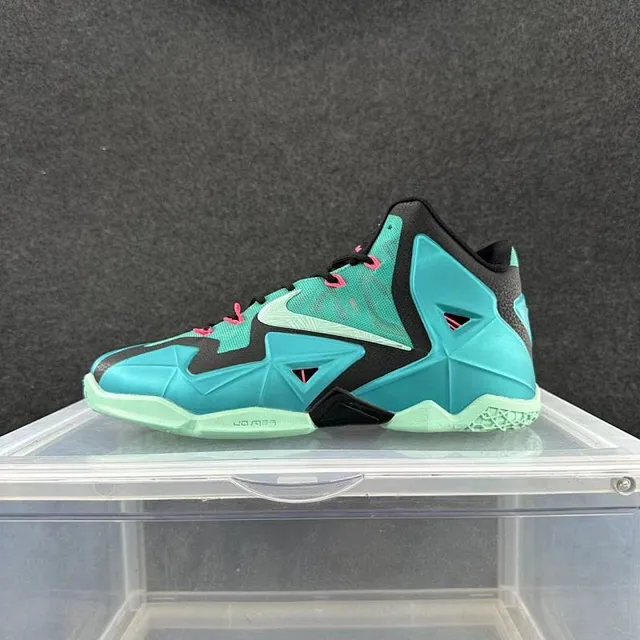 Nike LeBron Azul Negro Geométrico Molded Cage Overlay High-Top Silhouette Tênis de Basquete 2