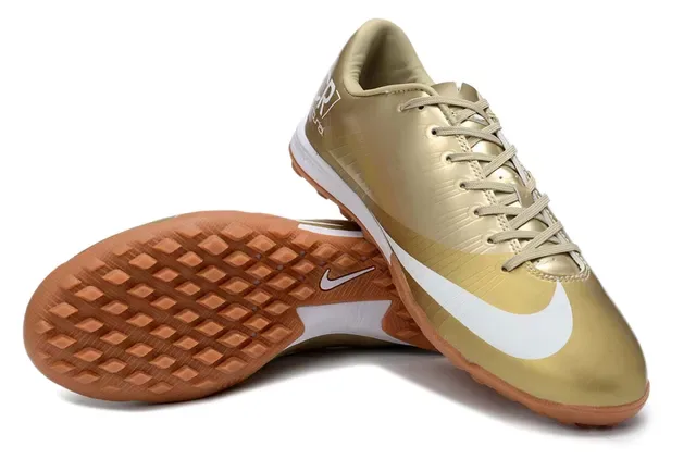 Nike Mercurial CR7 Chaussures de football Turf doré blanc 4