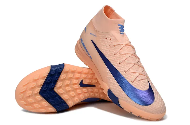 Nike Zapatillas de fútbol Turf con upper Flyknit en naranja y azul, cuello sock-fit 3