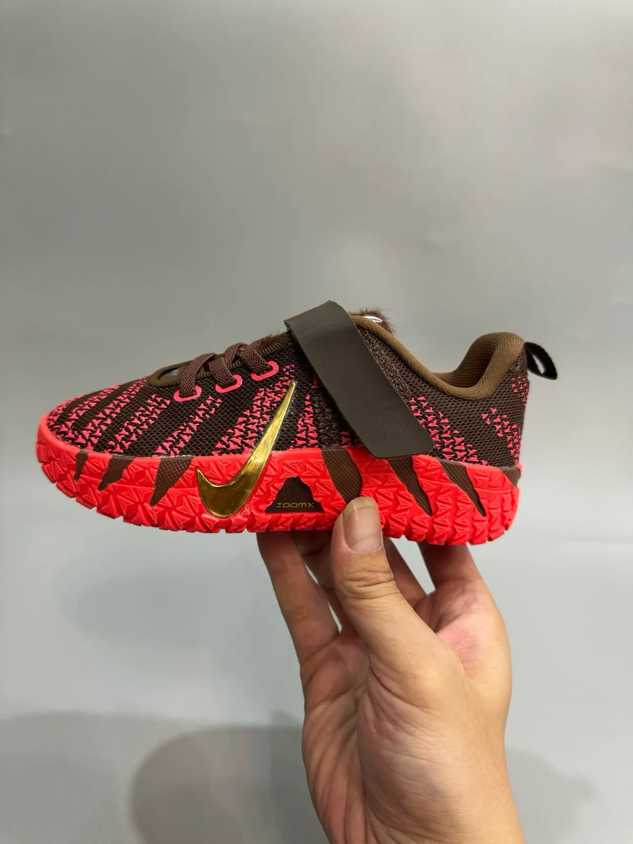 Nike Laranja Azul Tênis de Basquete Low-Top Upper de Tricot 11