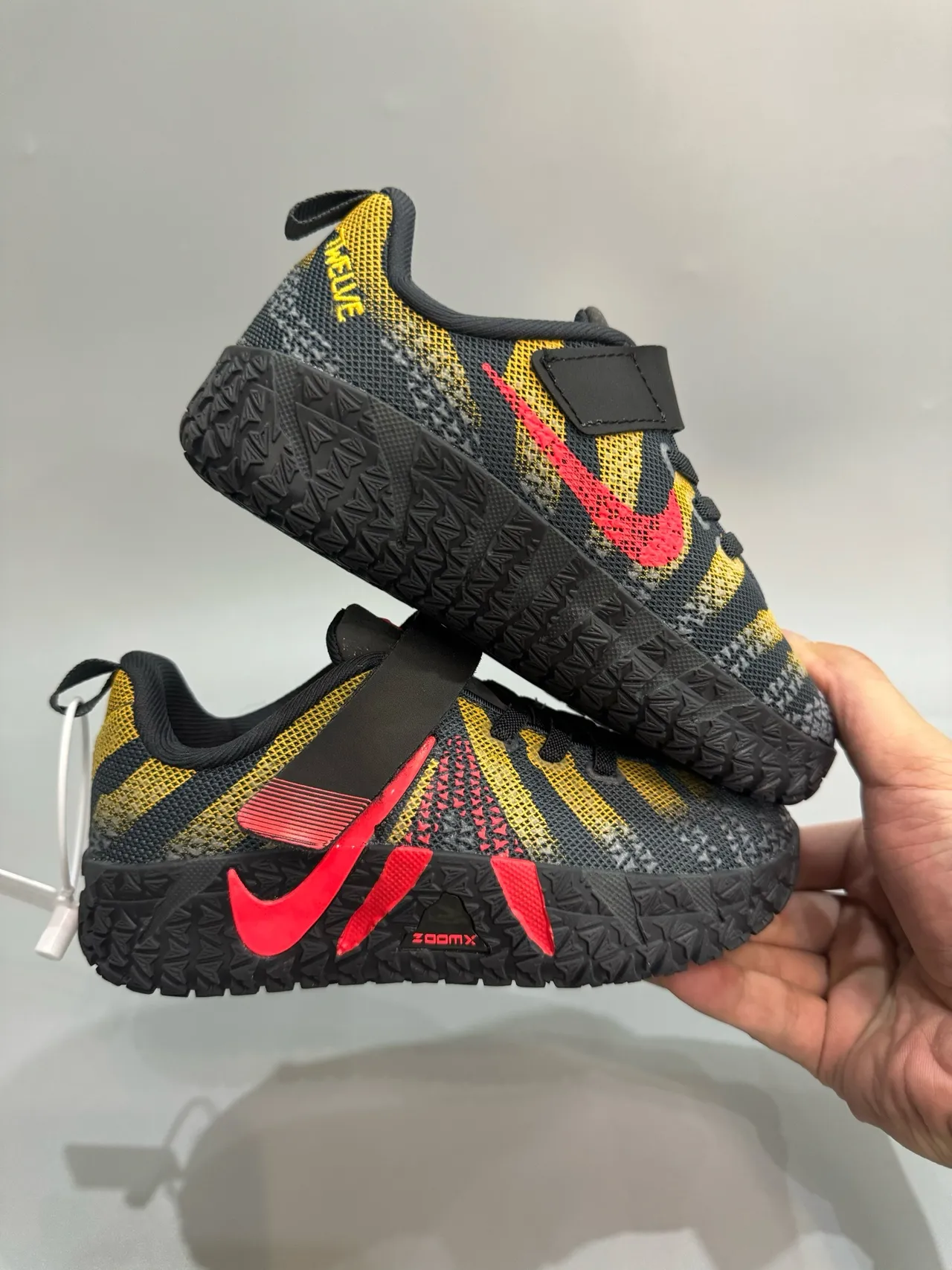 Nike Laranja Azul Tênis de Basquete Low-Top Upper de Tricot 20
