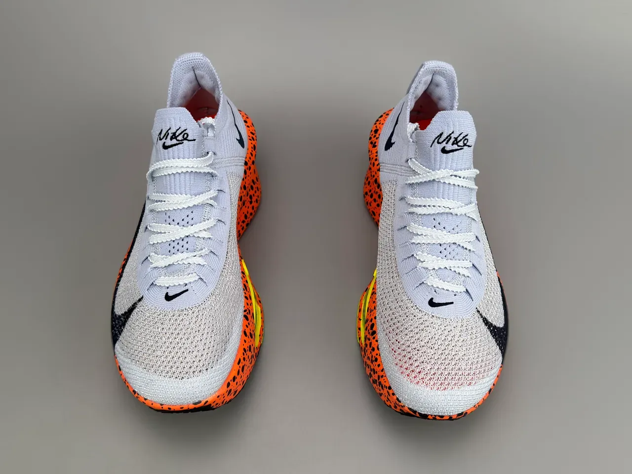 Nike Tênis Running Laranja Cinza Upper Knit Sola Média Moteada 7