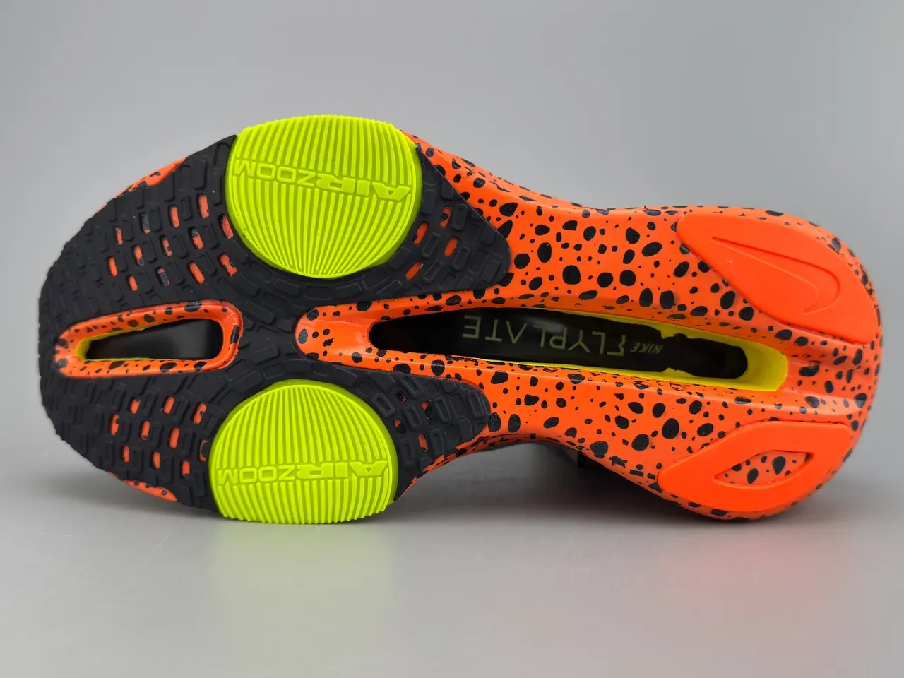 Nike Tênis Running Laranja Cinza Upper Knit Sola Média Moteada 8