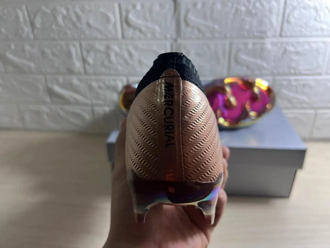 Nike Phantom GT Gold Black Sapatos de futebol low cut upper em malha acabamento metálico para terreno firme 5