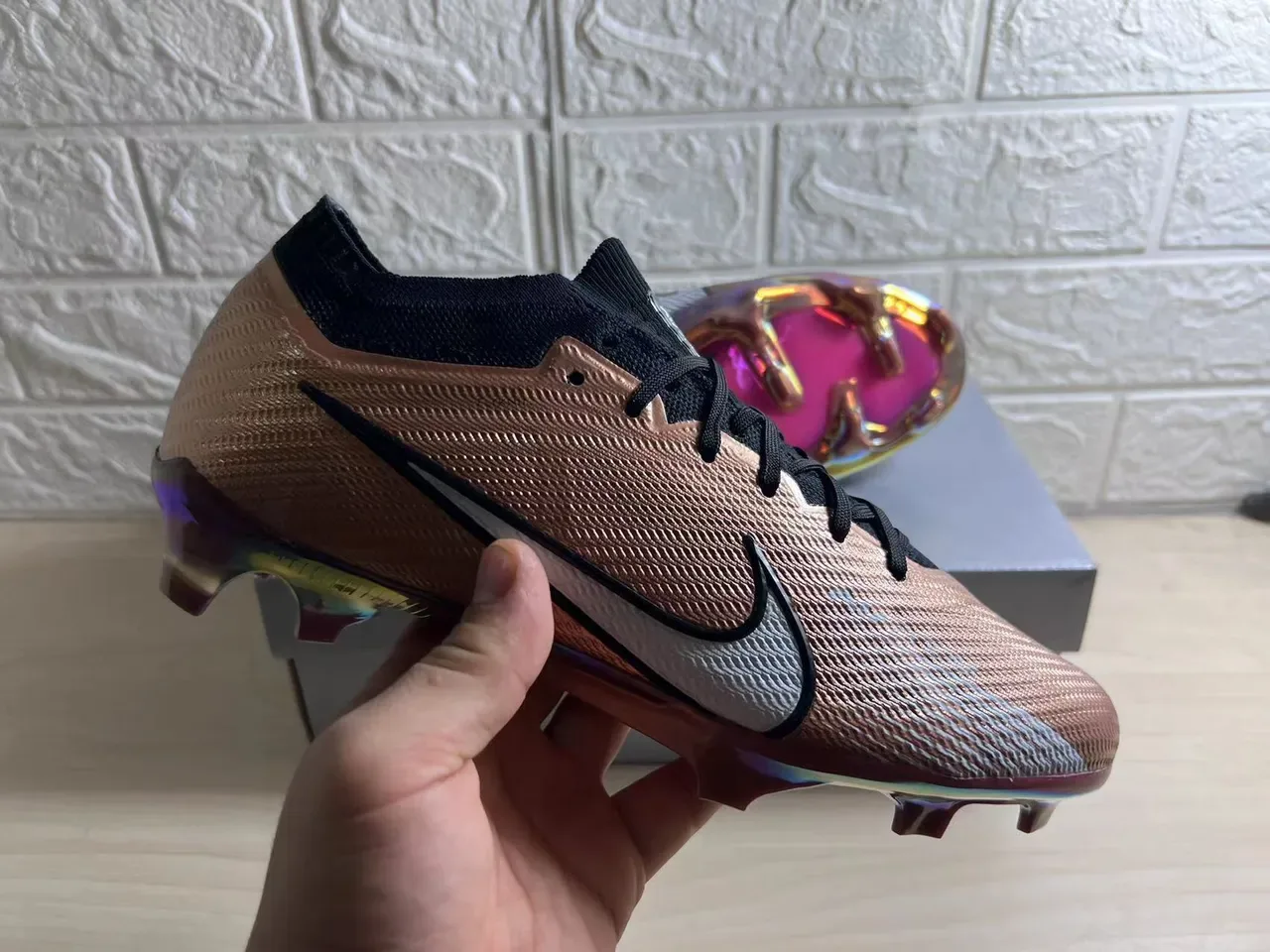 Nike Phantom GT Gold Black Sapatos de futebol low cut upper em malha acabamento metálico para terreno firme 8