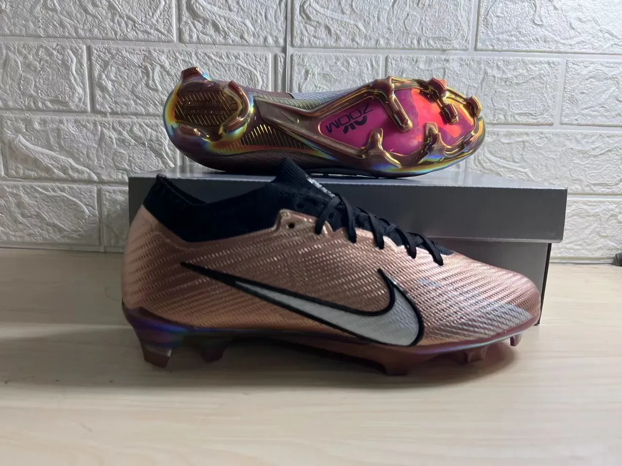 Nike Phantom GT Gold Black Sapatos de futebol low cut upper em malha acabamento metálico para terreno firme 9