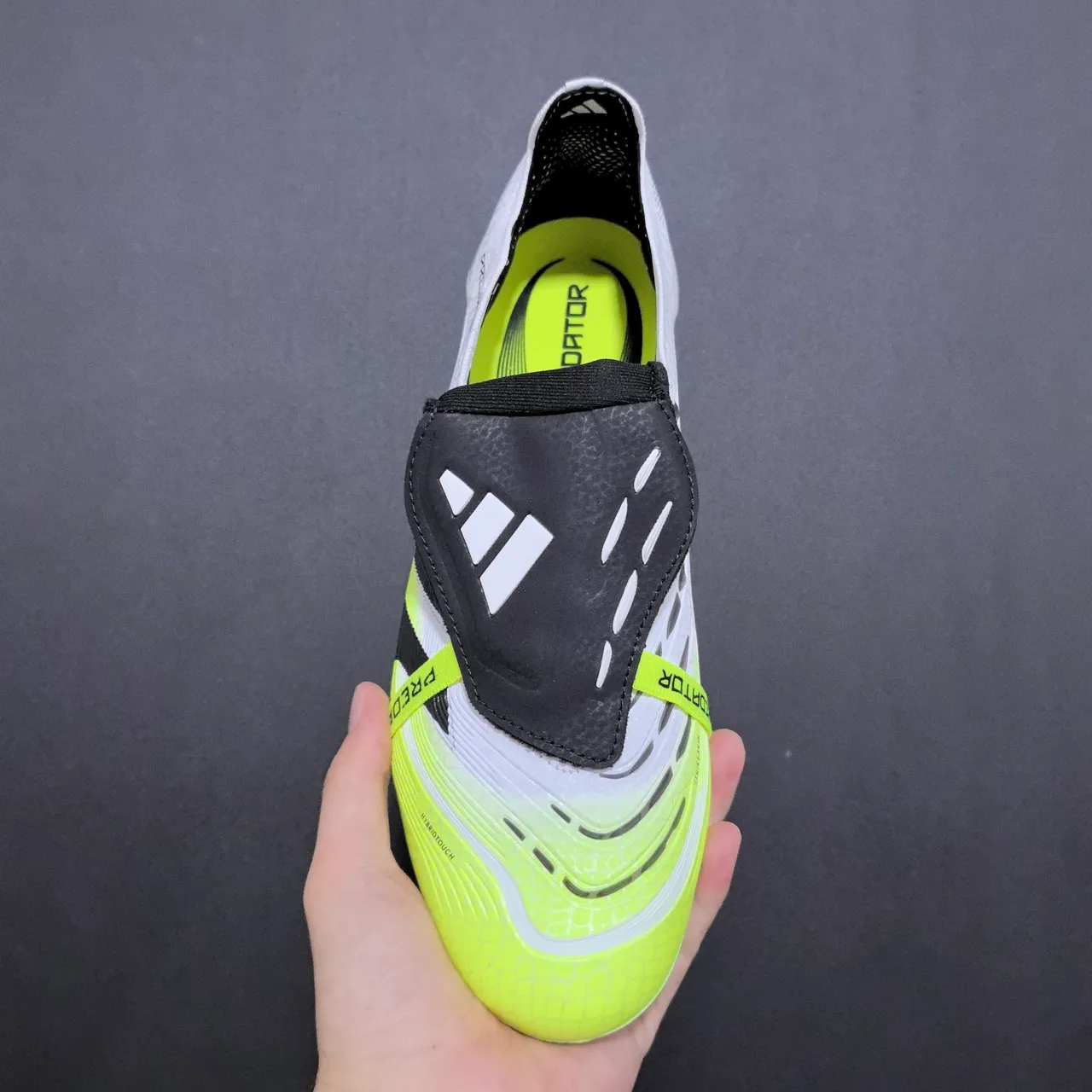 Nike Phantom GT 黄紫霓虹纹理上层 黑色合成鞋钉 人工草地足球鞋 2