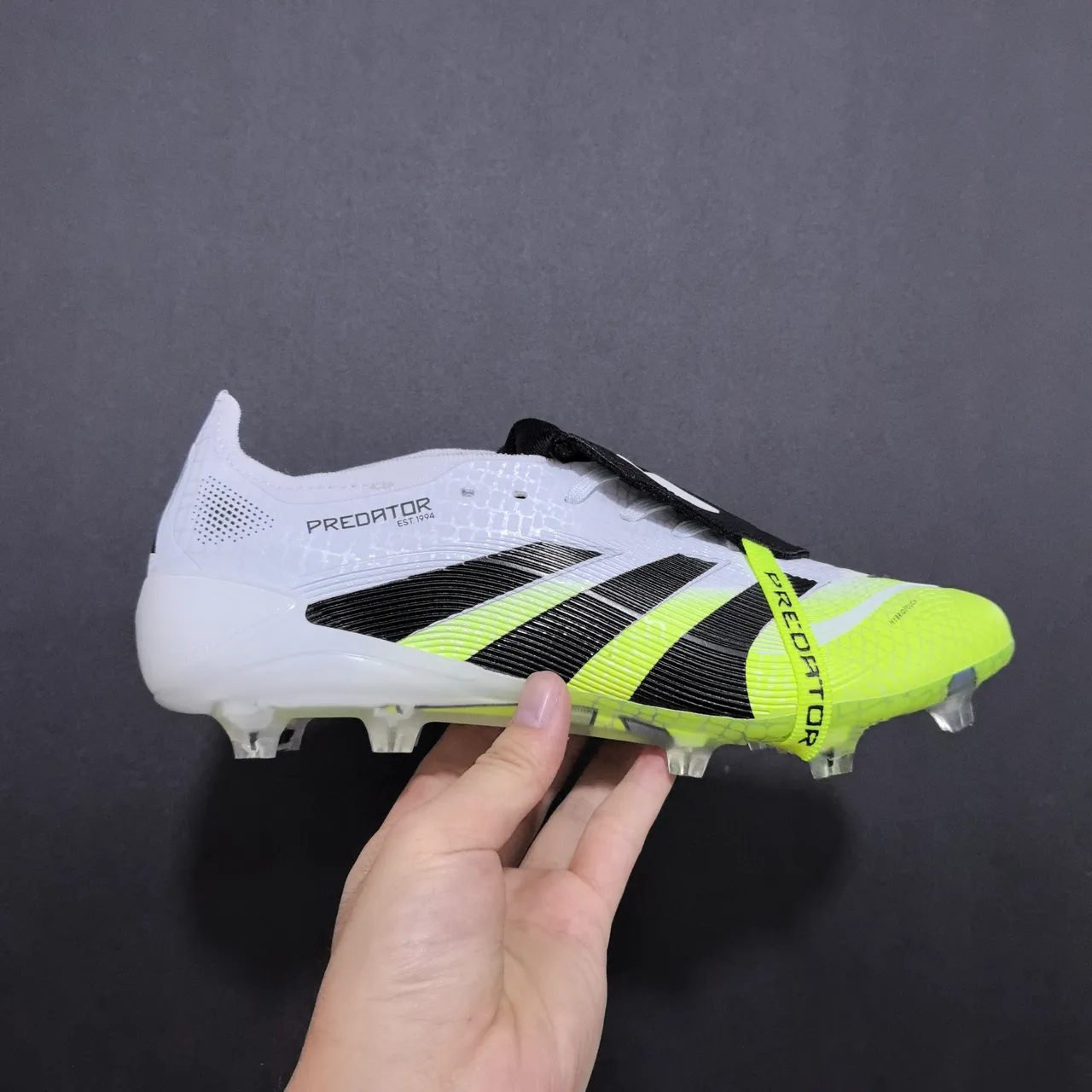 Nike Phantom GT 黄紫霓虹纹理上层 黑色合成鞋钉 人工草地足球鞋 6