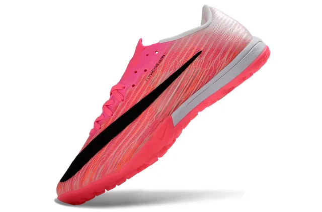 Nike Zapatos de fútbol rosa y negro Flyweave upper gradiente turf 3