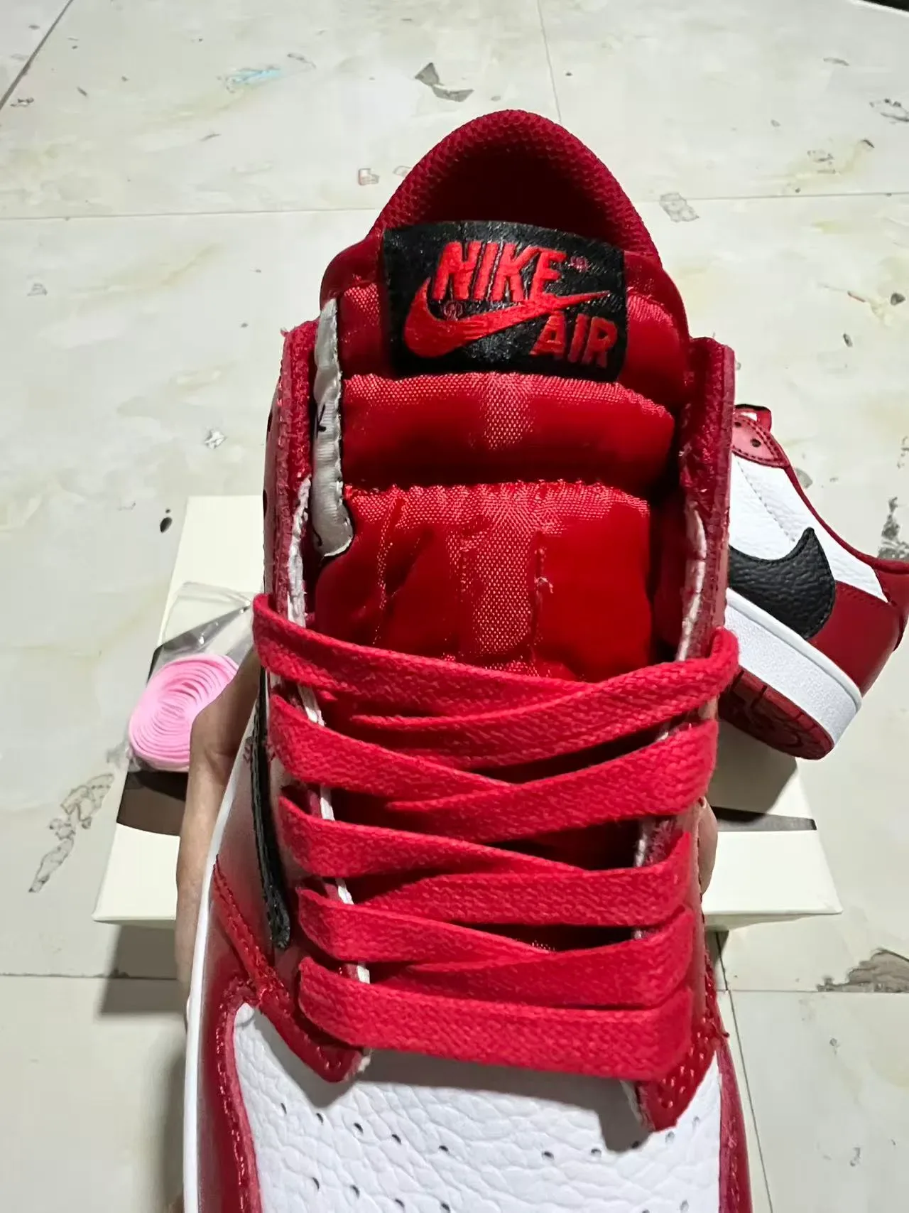 Nike Tênis Lifestyle Vermelho e Branco Low-Top com Painéis de Couro 4