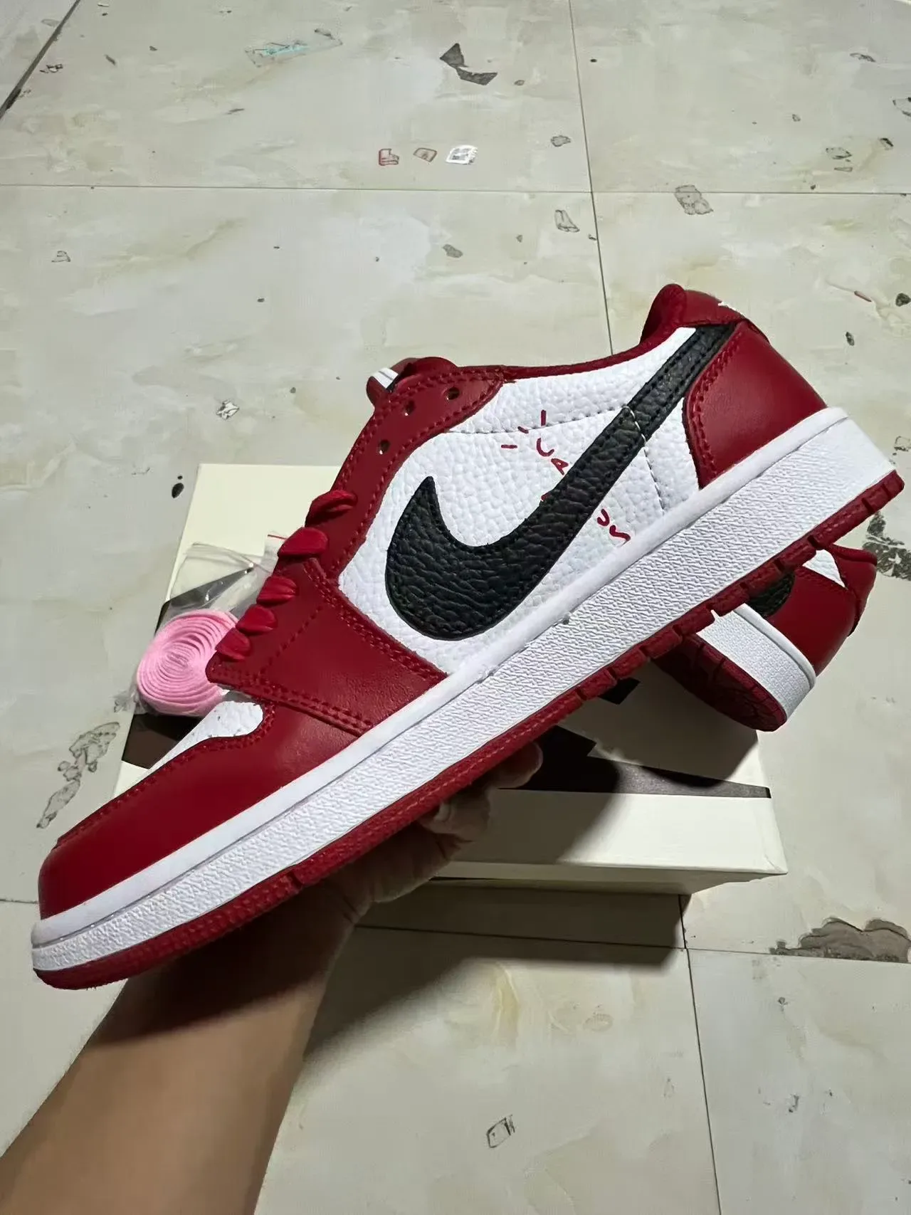 Nike Tênis Lifestyle Vermelho e Branco Low-Top com Painéis de Couro 5
