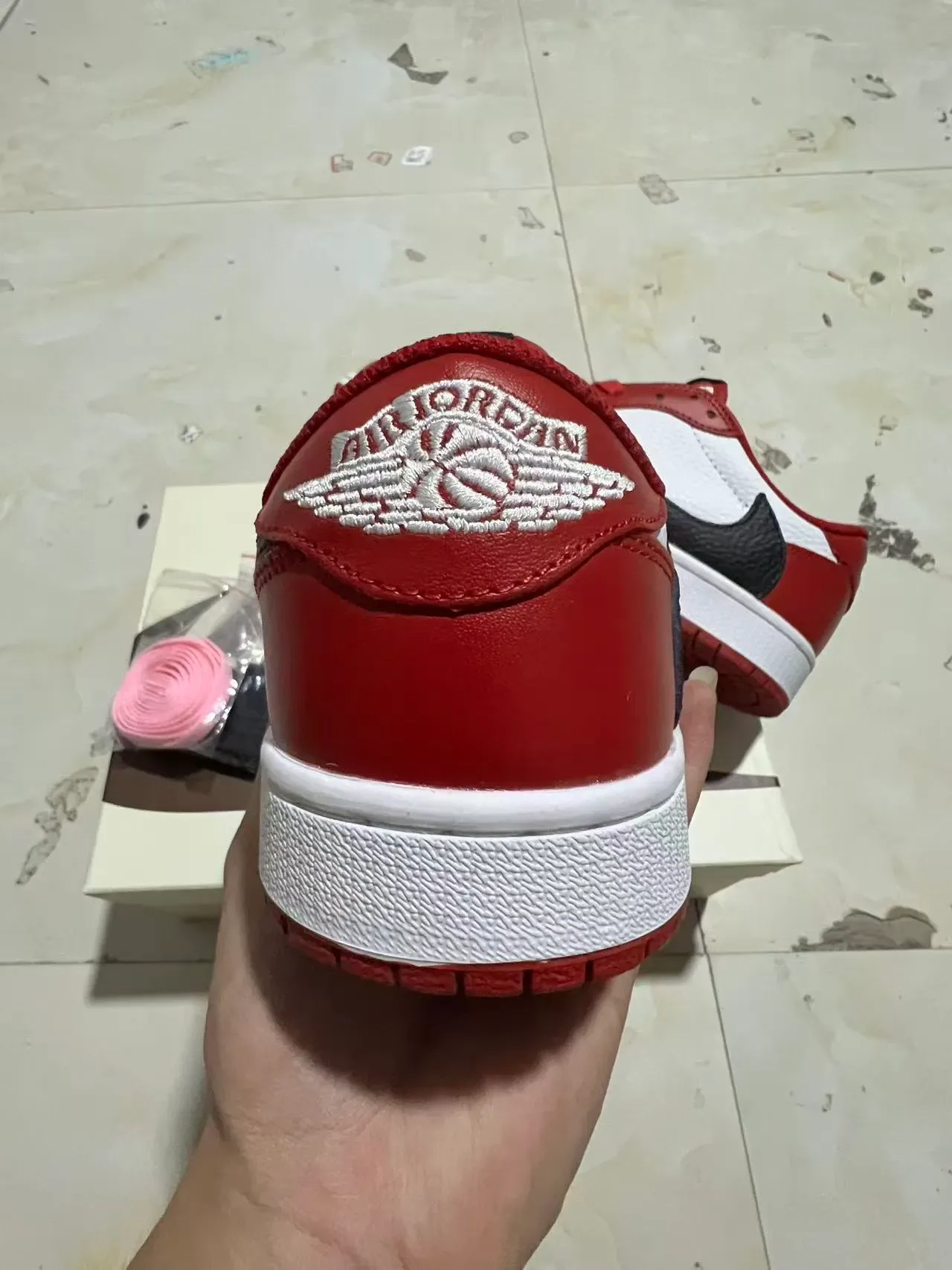 Nike Tênis Lifestyle Vermelho e Branco Low-Top com Painéis de Couro 8