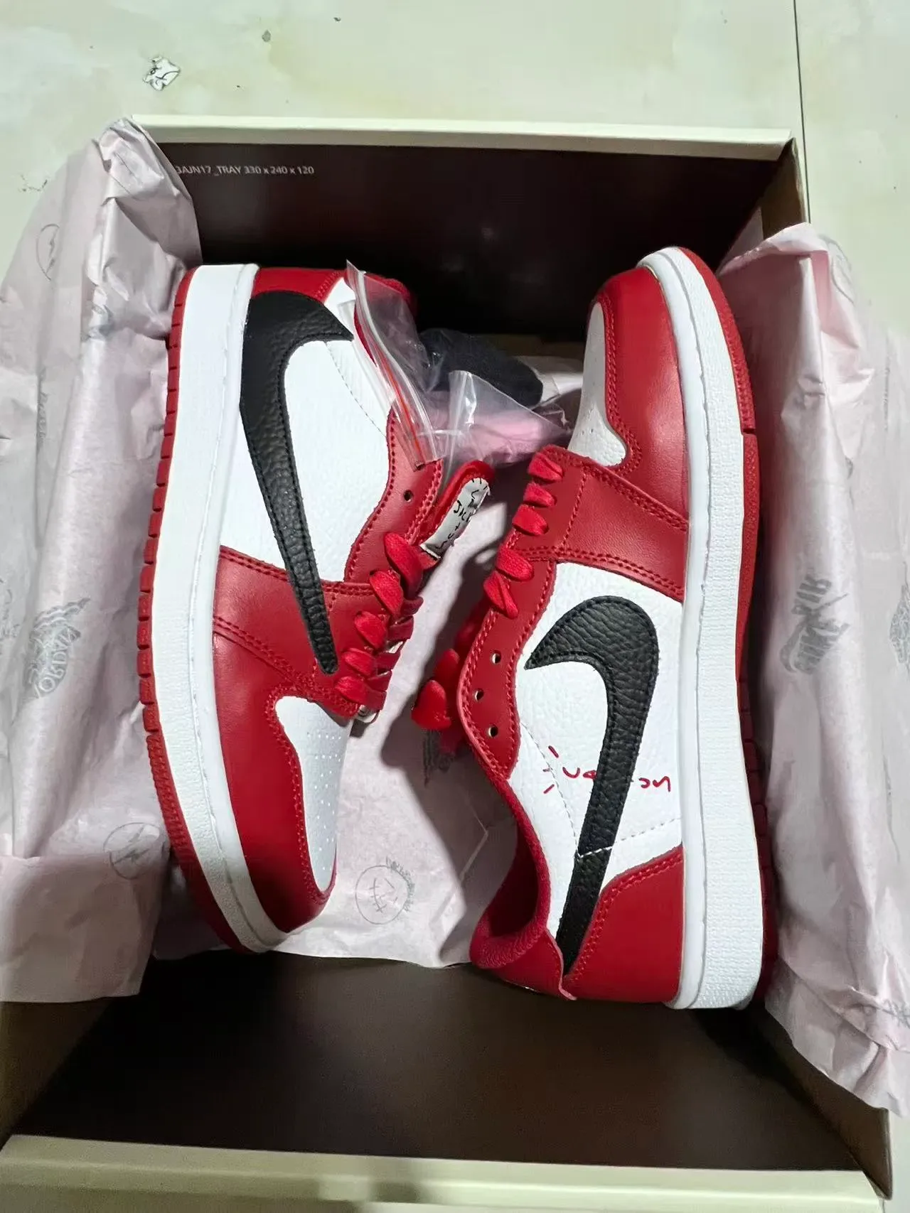 Nike Tênis Lifestyle Vermelho e Branco Low-Top com Painéis de Couro 9