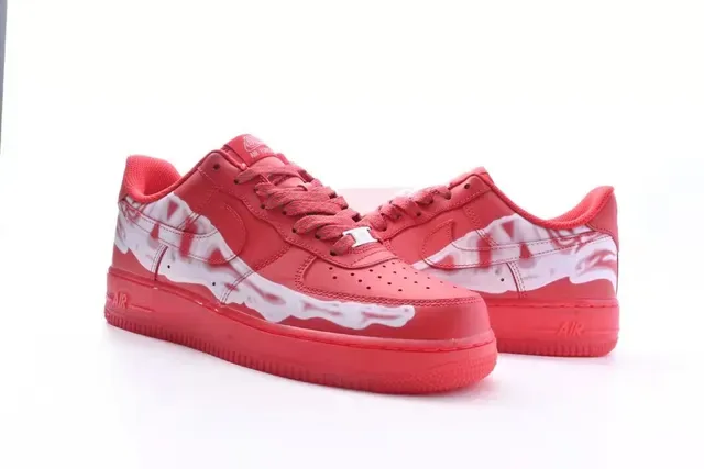 Nike Red White Low-Top Perforated Toe Lifestyle Sneakers 4