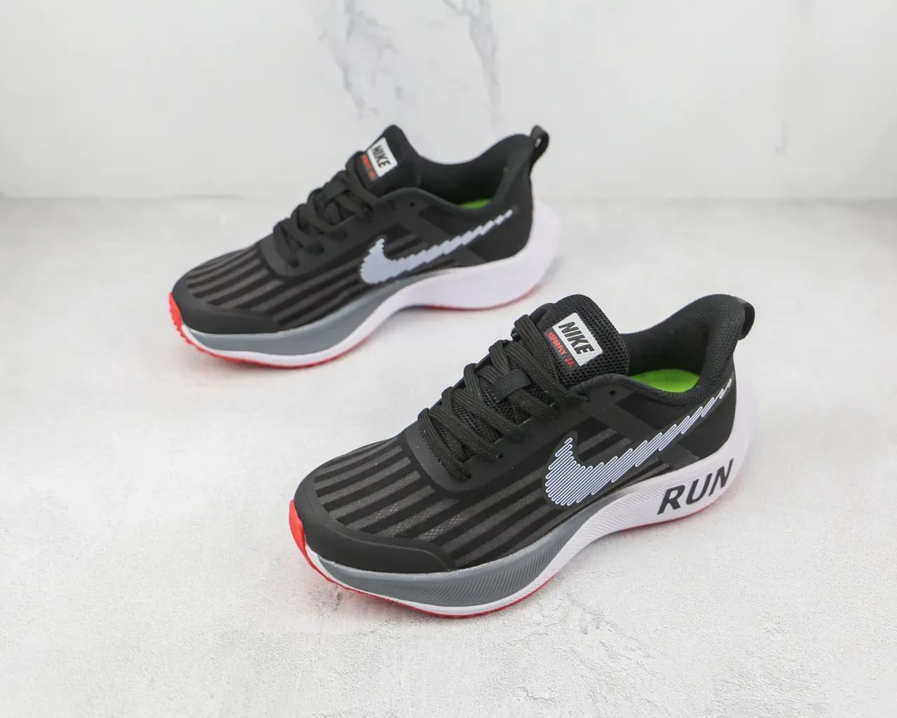 Nike Tênis de corrida Preto Branco Vermelho Cinza 7