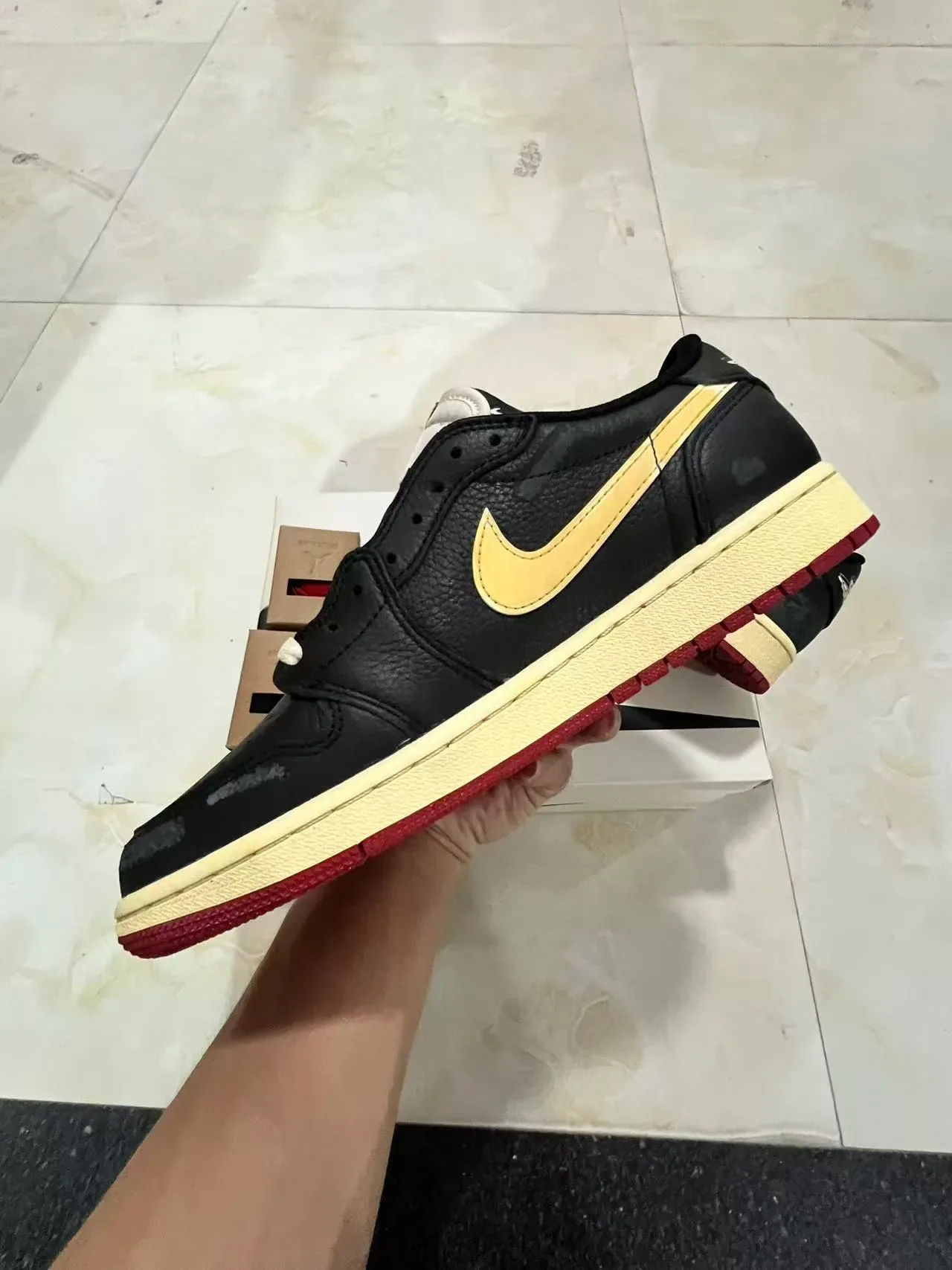 Nike SB Dunk Low Noir Crème Rouge Sneakers Lifestyle 5