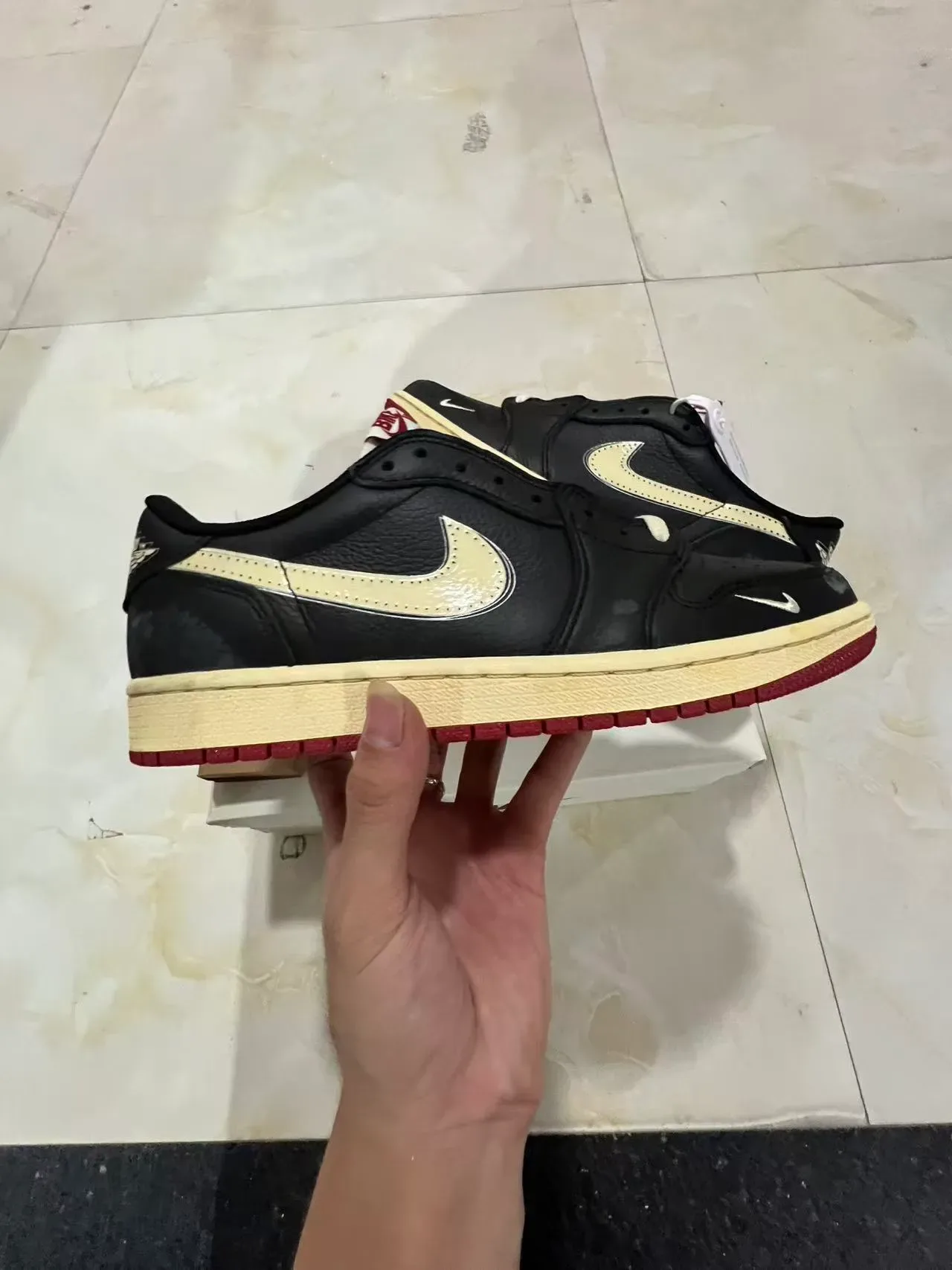 Nike SB Dunk Low Noir Crème Rouge Sneakers Lifestyle 7