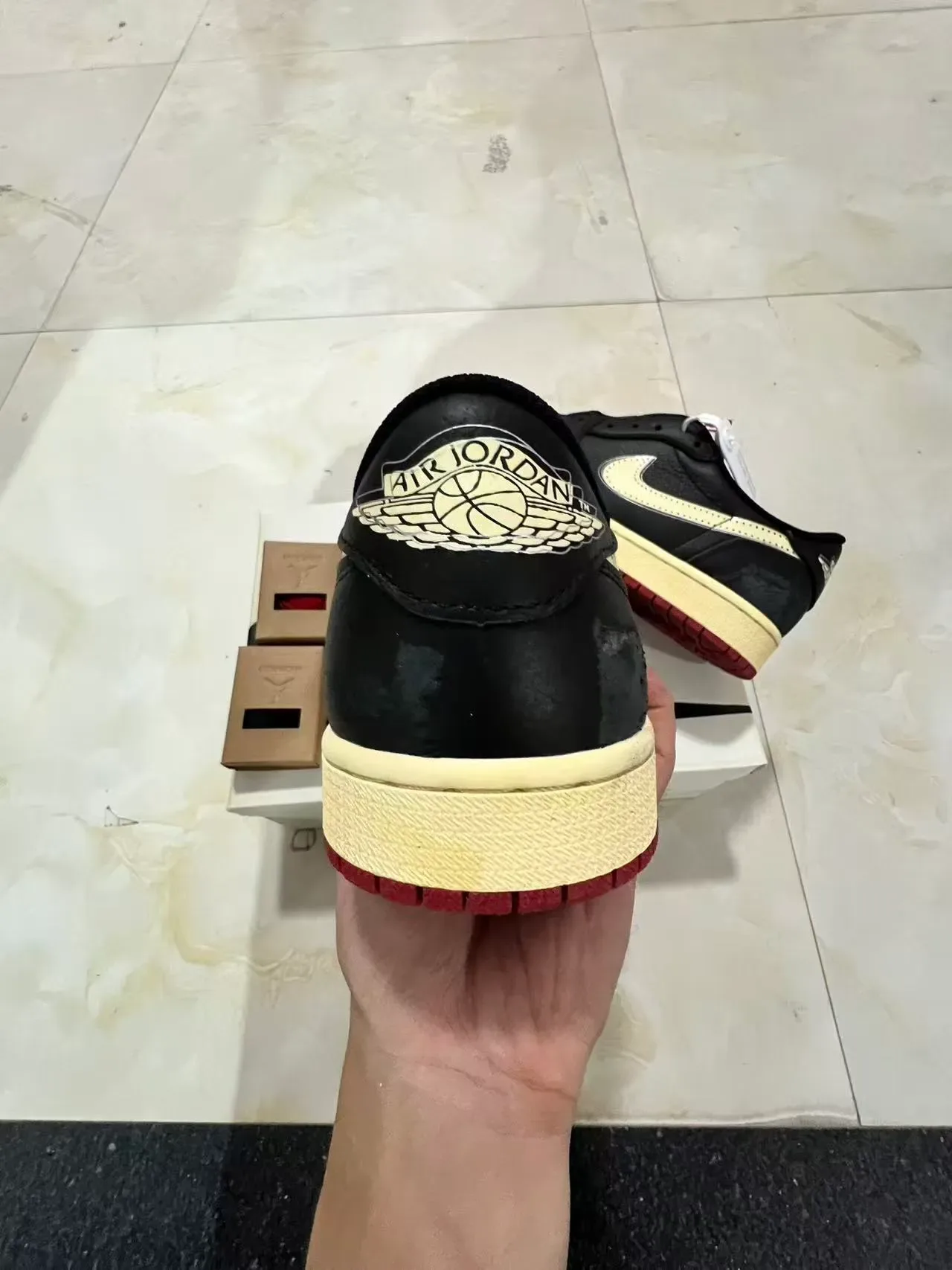 Nike SB Dunk Low Noir Crème Rouge Sneakers Lifestyle 8