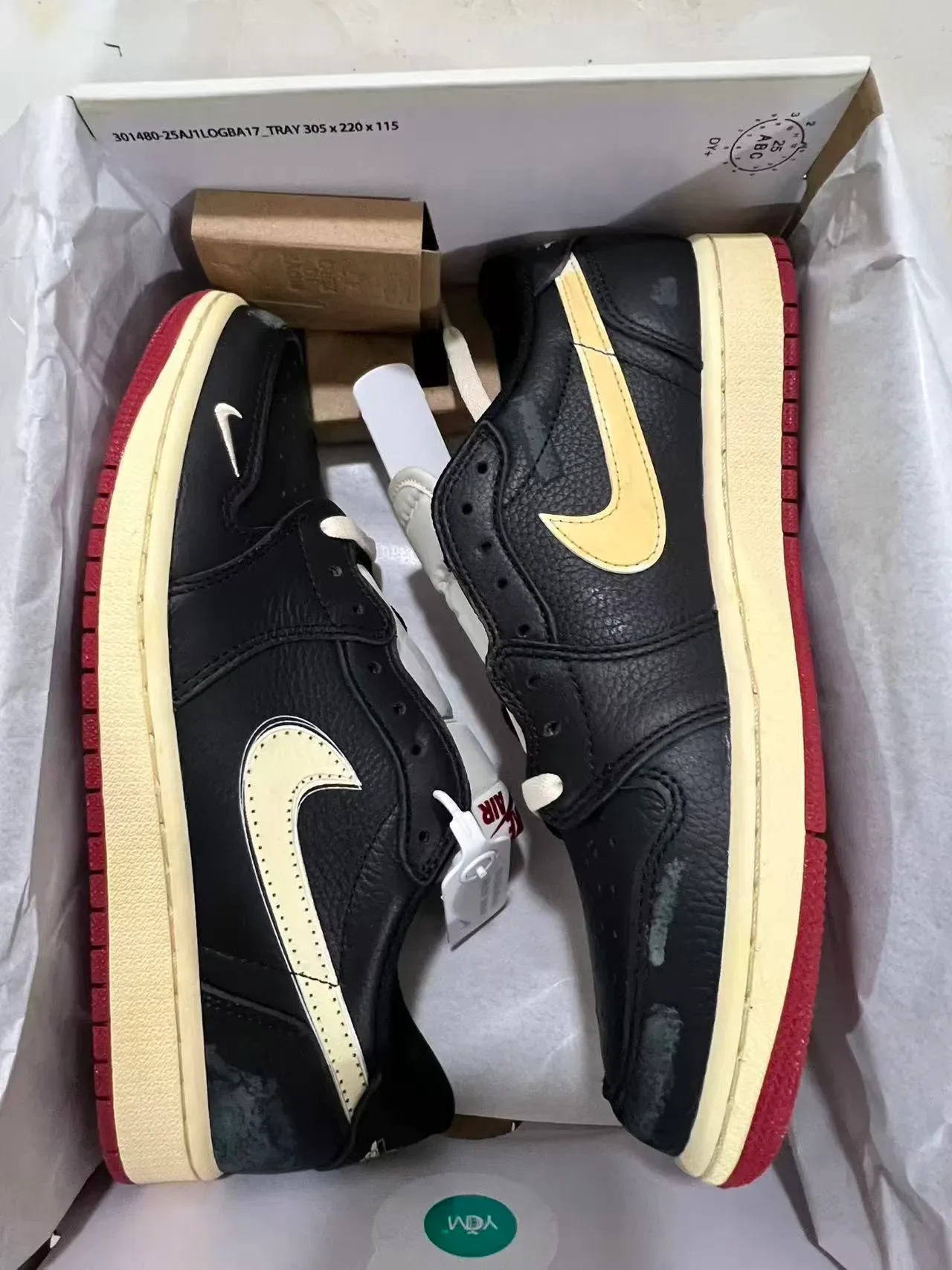 Nike SB Dunk Low Noir Crème Rouge Sneakers Lifestyle 9