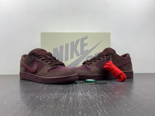Chaussures de Skateboard Nike SB Dunk Low Bourgogne Marron 13