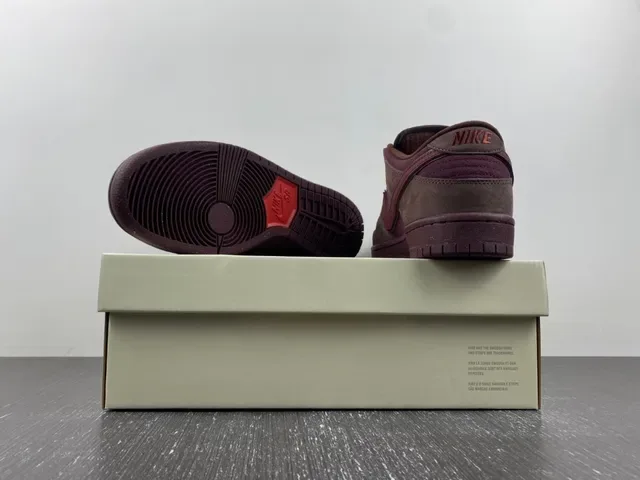 Chaussures de Skateboard Nike SB Dunk Low Bourgogne Marron 14
