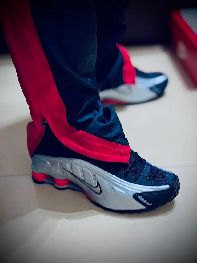 Nike Shox NZ Black Silver Red Lifestyle Sneakers 3