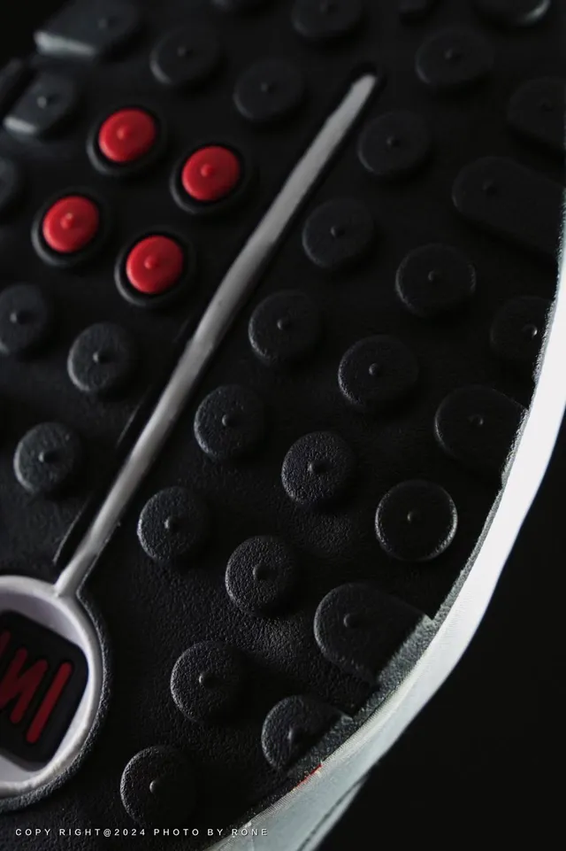 Nike Shox NZ Black Silver Red Lifestyle Sneakers 13