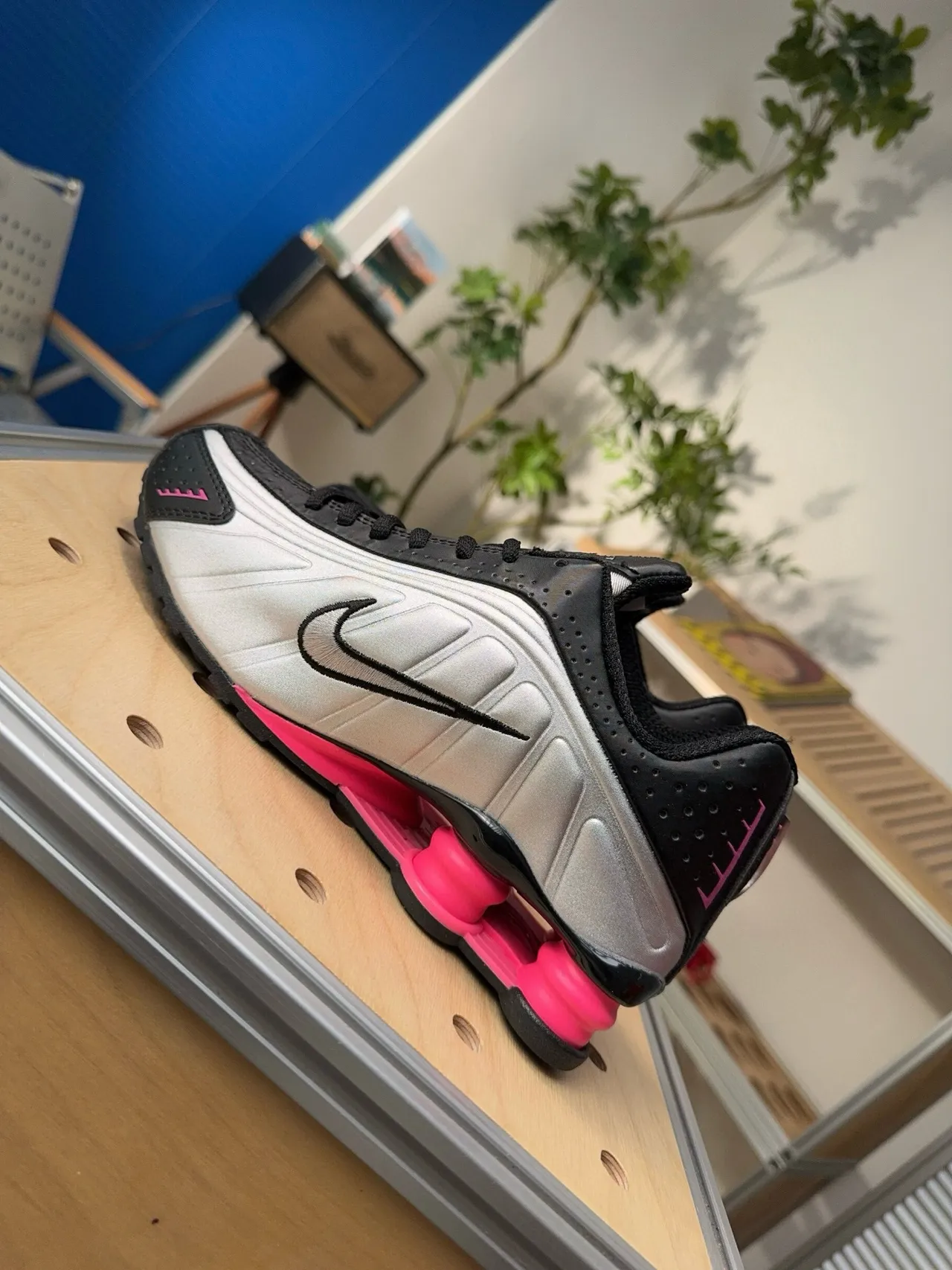 Nike Silver Black Shox Heel Cushioning Metallic Side Panel Lifestyle Sneakers 4
