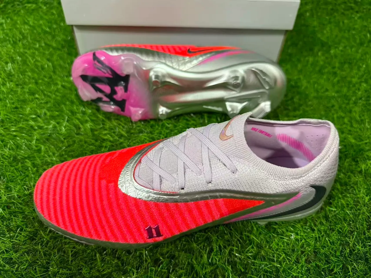 Nike Silver Pink Low-Cut Knit Upper Asymmetric Overlay Firm-Ground Soccer Shoes 6