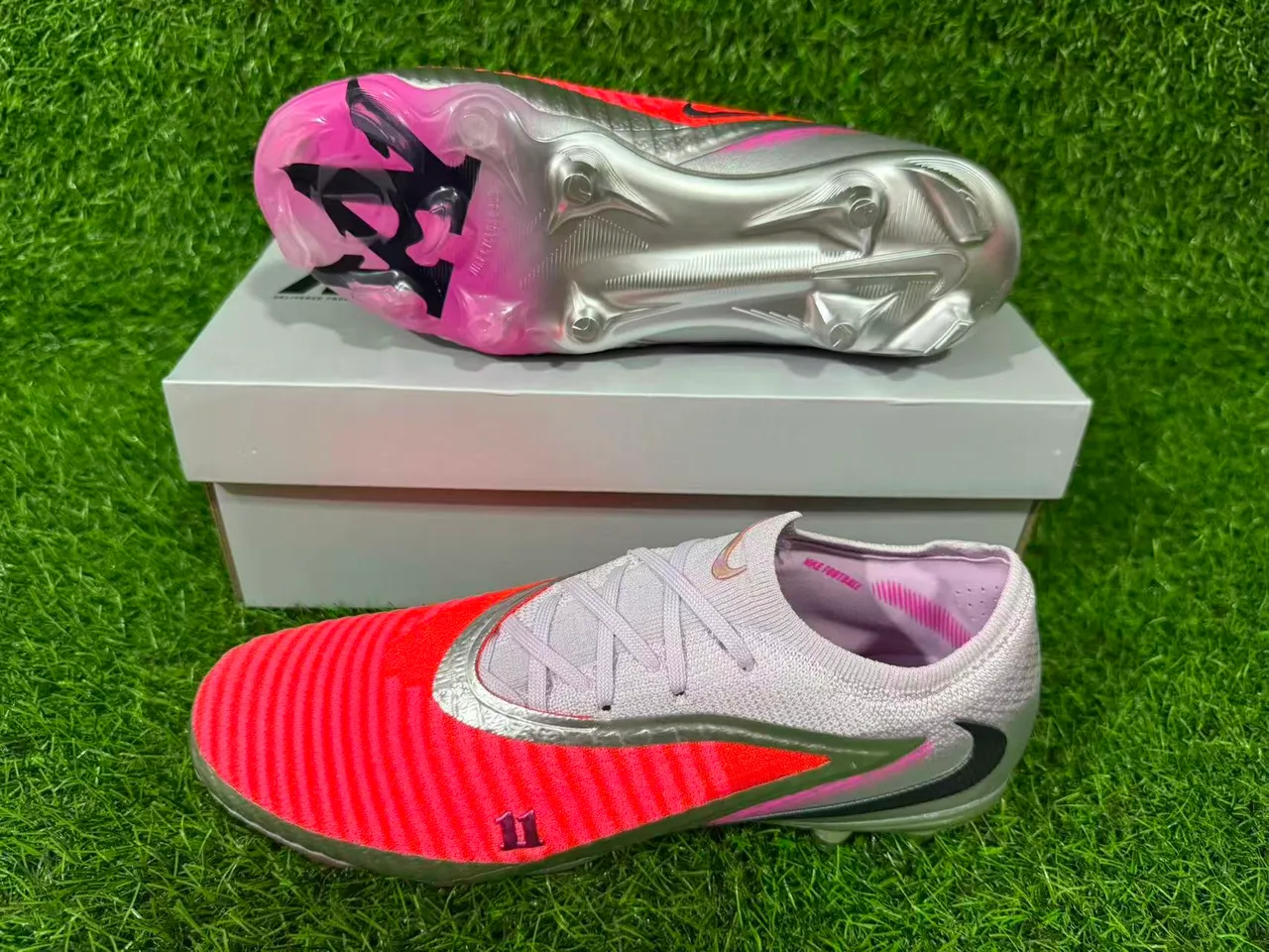 Nike Silver Pink Low-Cut Knit Upper Asymmetric Overlay Firm-Ground Soccer Shoes 7