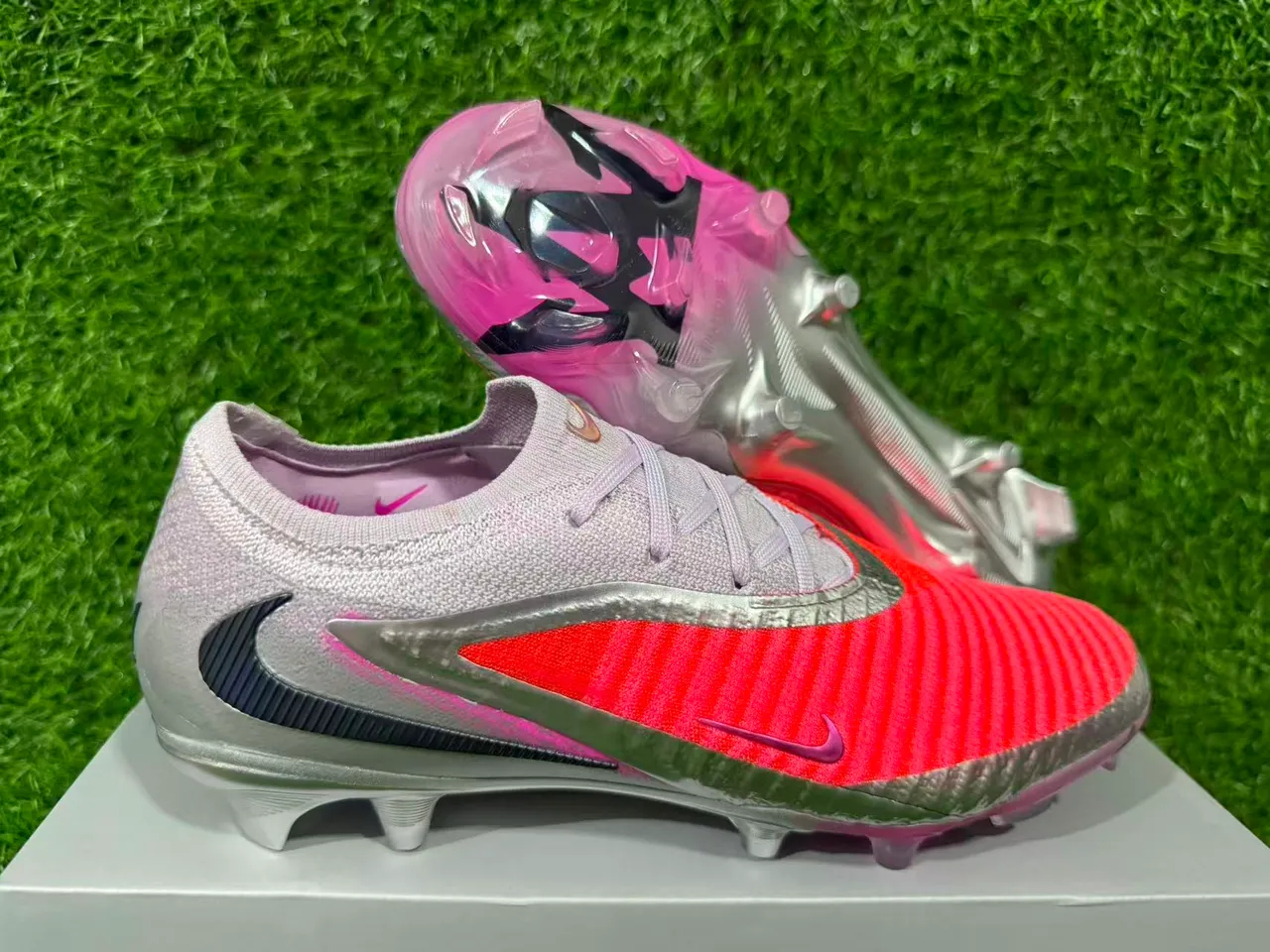 Nike Silver Pink Low-Cut Knit Upper Asymmetric Overlay Firm-Ground Soccer Shoes 9